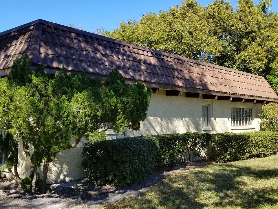 2nd image of 1701 Pinehurst Rd APT 33F