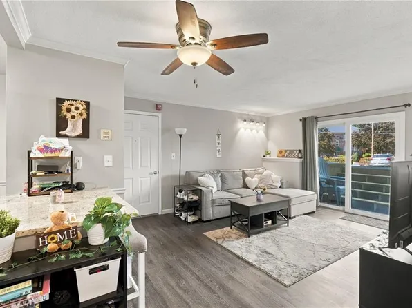 200 Manville Hill Rd APT 127, Cumberland, RI 02864