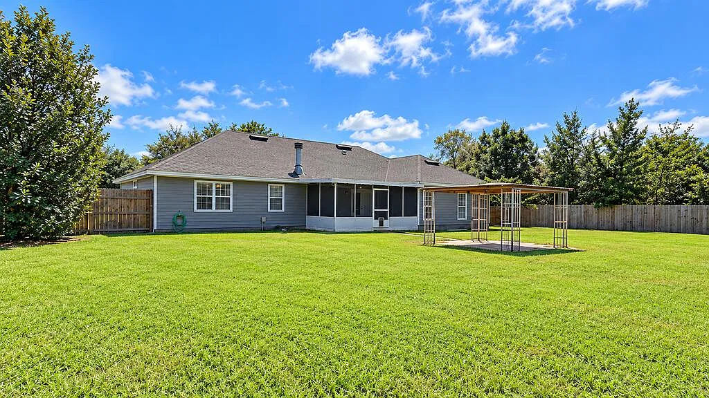 4 bed, 2.0 bath, 1909 sqft, $1,695 — Photo 3