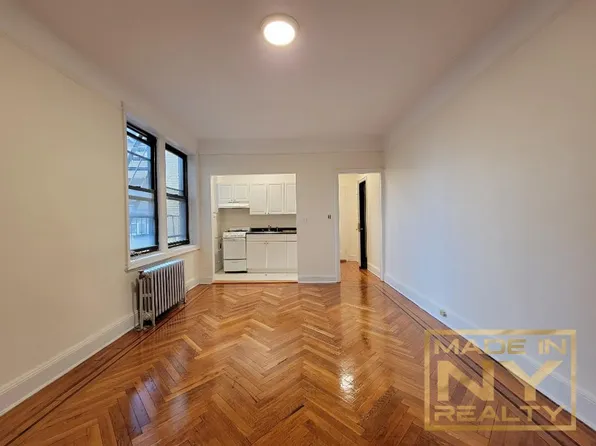 25-38 43rd St #F6, Astoria, NY 11103