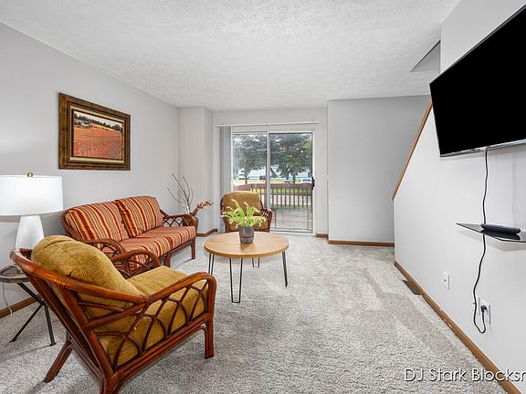 3rd image of 324 Carriage Ln SW #63