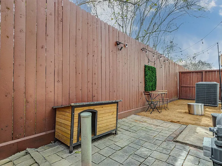 11005 Upland Forest Dr — Photo 34