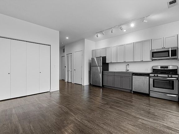 5th image of 851 W Grand Ave #410