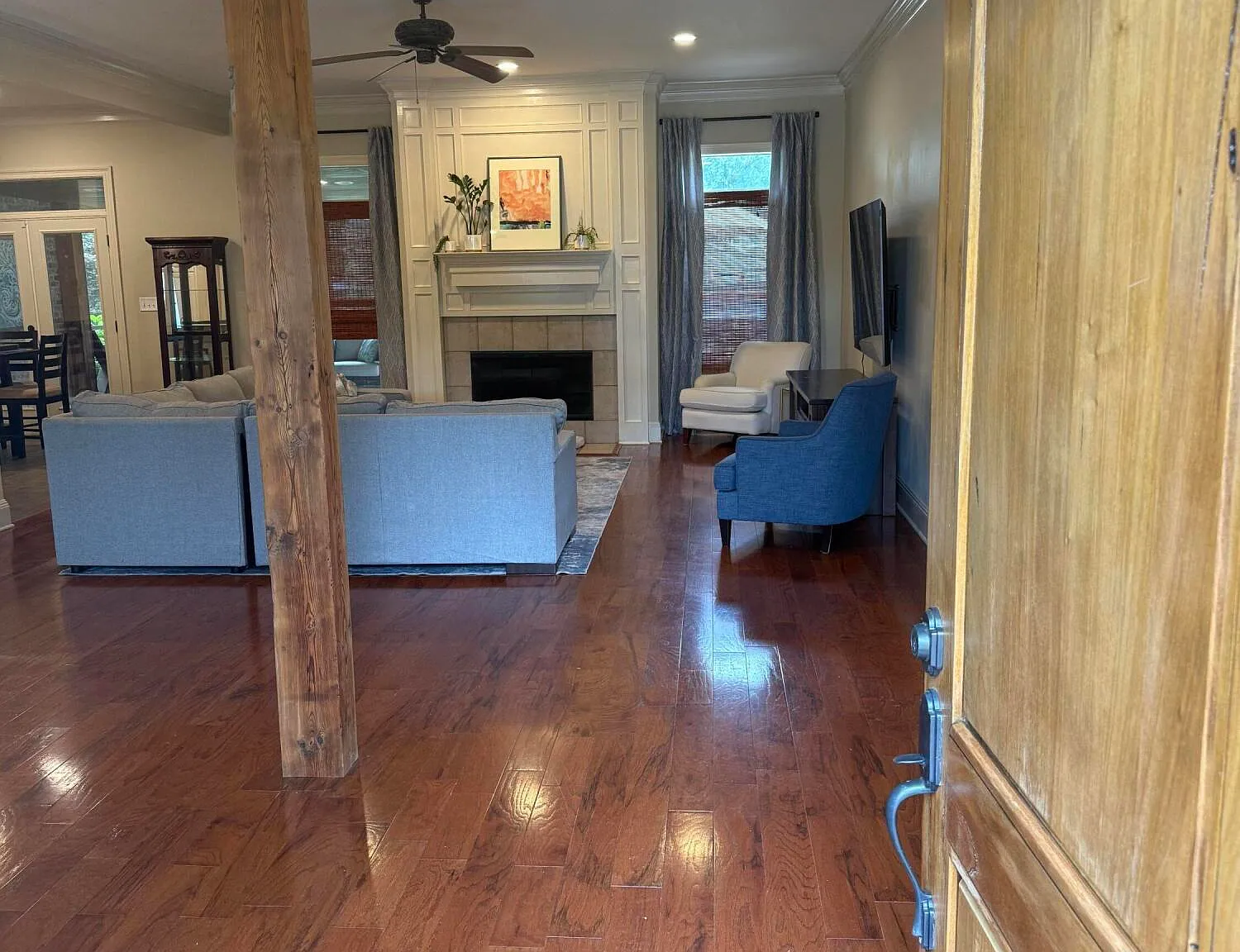 4 bed, 2.5 bath, 2401 sqft, $2,850 — Photo 3