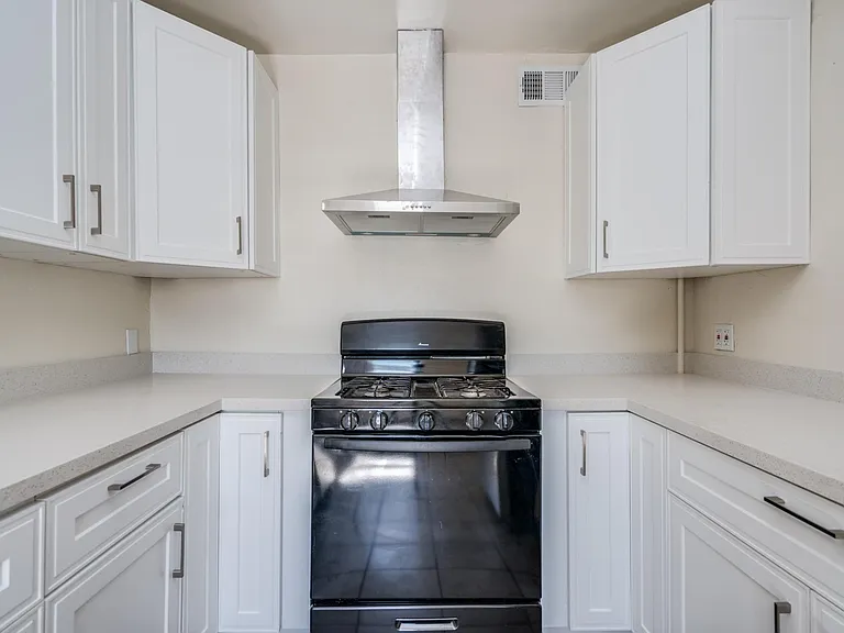 Ventilated Hood Range