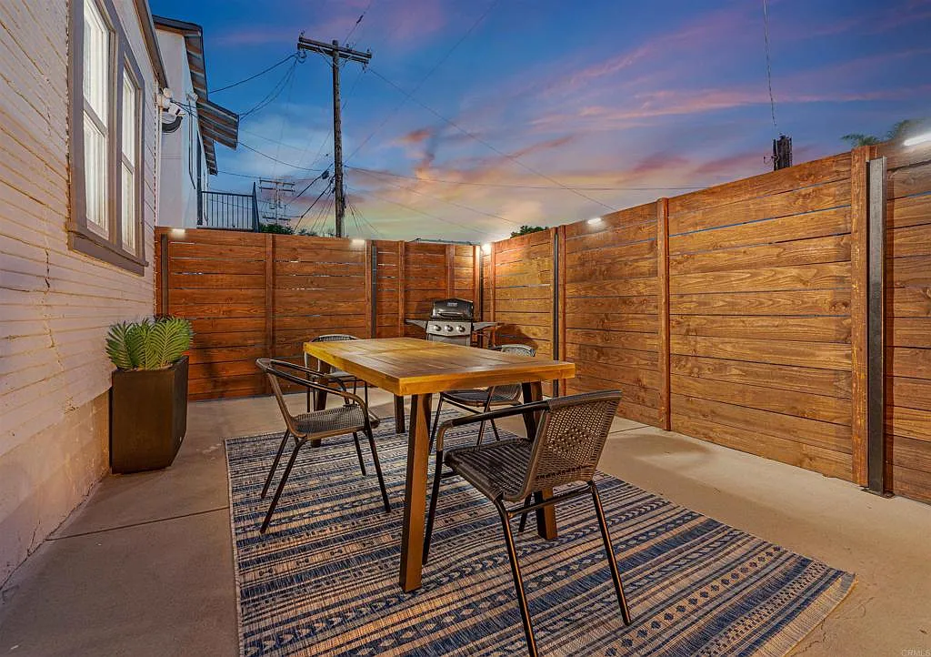 Studio, 319 sqft, $1,900 — Photo 3
