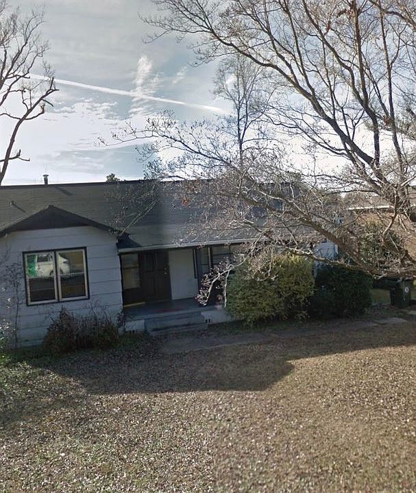 2nd image of 301 22nd St E