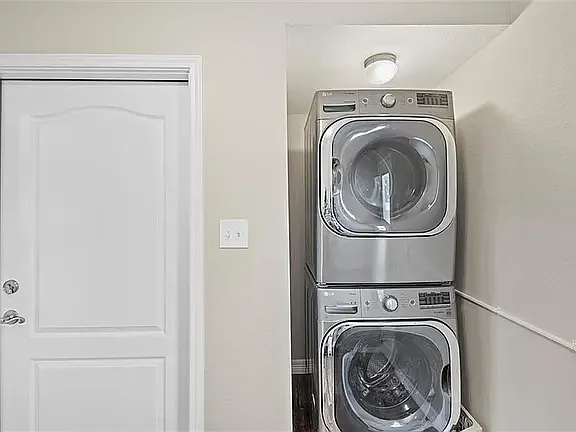 8508 Grandview Dr — Photo 8