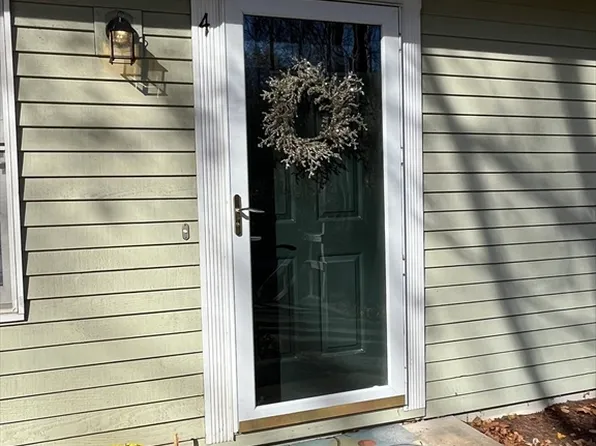 5 Hinman St APT 4, Sturbridge, MA 01518