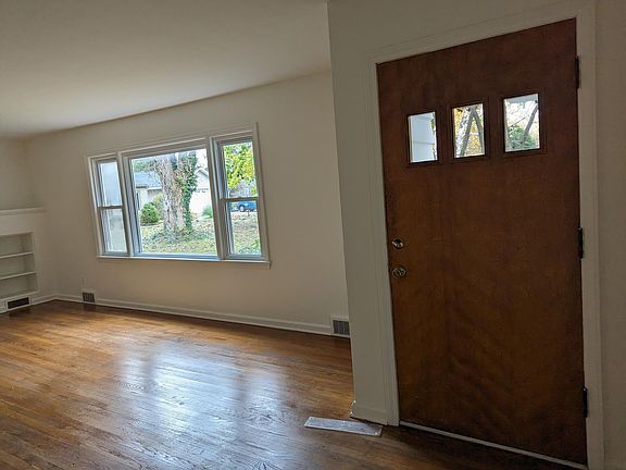 Front door Entry with coat closet