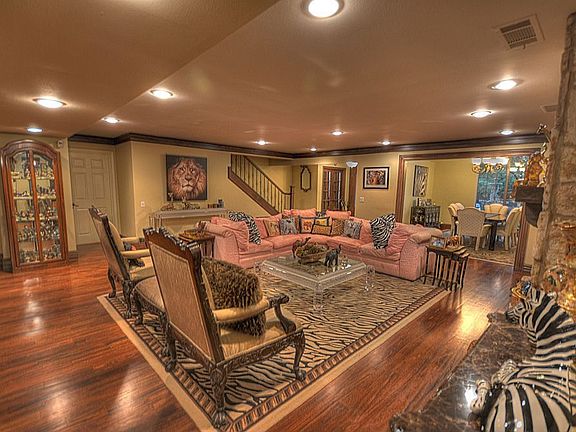 3rd image of 6218 Emeraldwood Pl