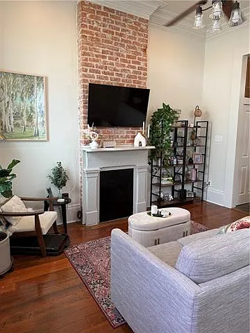 2 bed, 1.0 bath, 890 sqft, $2,150 — Photo 3