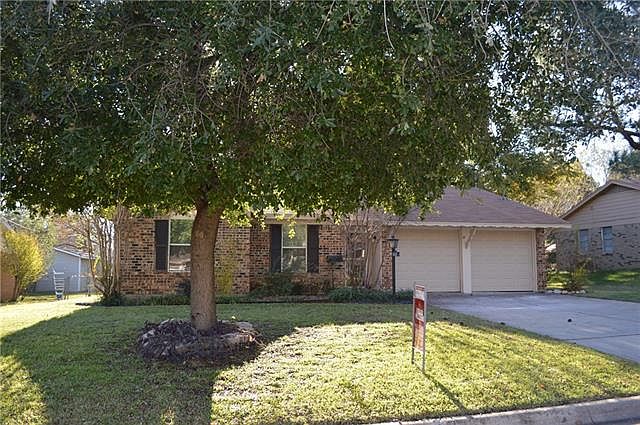 1st image of 541 NW Tarrant Ave
