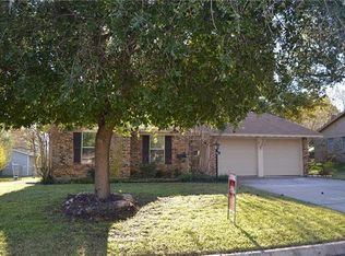 541 NW Tarrant Ave, Burleson, TX 76028