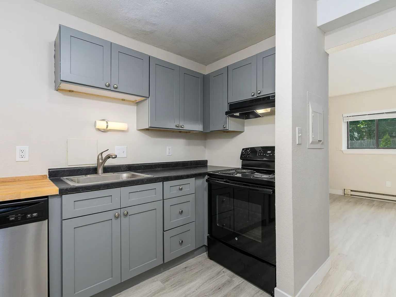 Oak Park Apartments — Photo 2