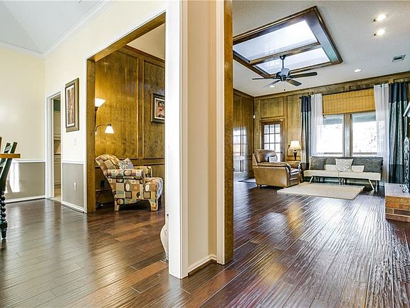 2nd image of 1709 Tawakoni Ln