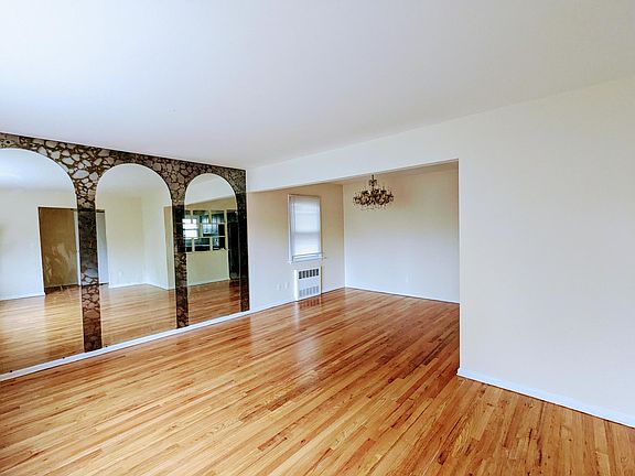 2nd image of 8 Woodlawn Ave Floor 1