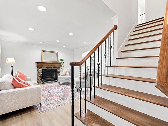 5th image of 300 Trimble Ave