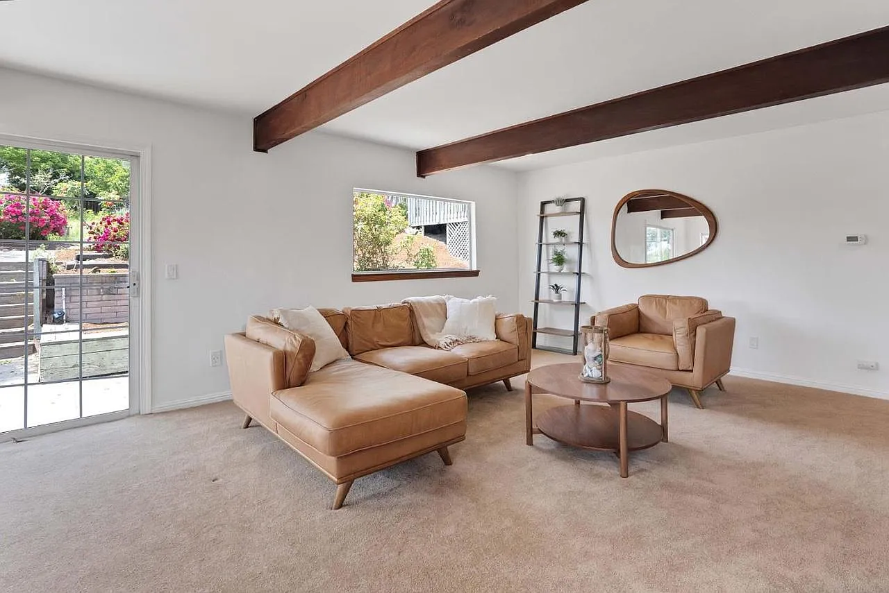 3 bed, 2885 sqft, $1,400 — Photo 1