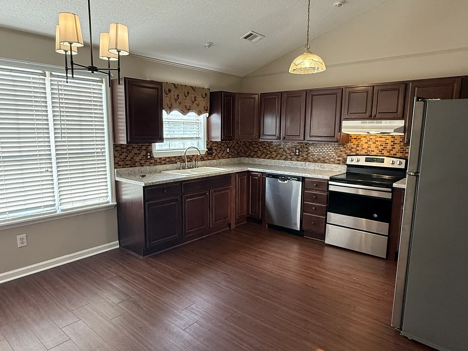 3 bed, 1209 sqft, $1,800 — Photo 4