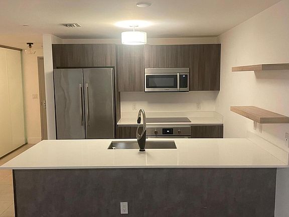 4th image of 488 NE 18th St Unit 2106