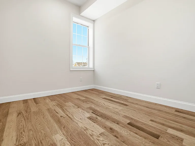 560-562 Warburton Ave #D — Photo 7
