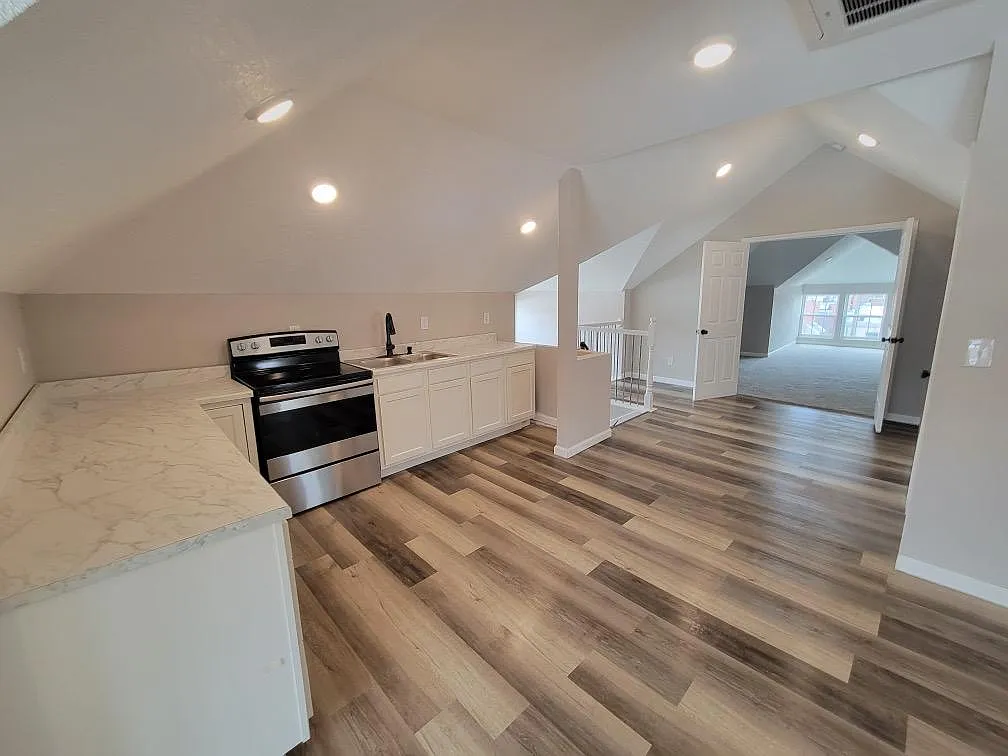 1 bed, 1017 sqft, $775 — Photo 2