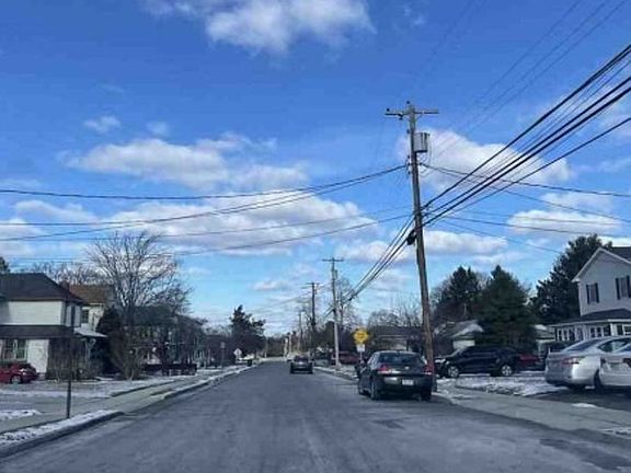 Exterior Neighborhood (street photo)