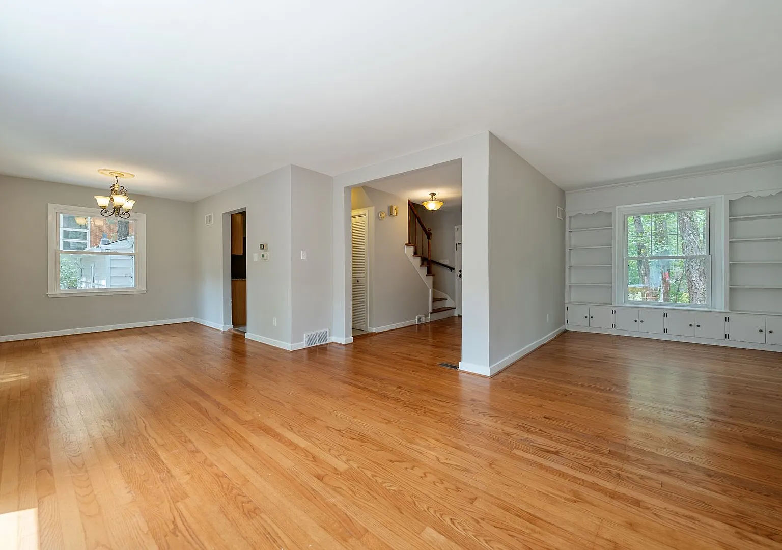 Spacious 4 Bedroom & 3.5 Bath Home in Duke Forest! — Photo 2