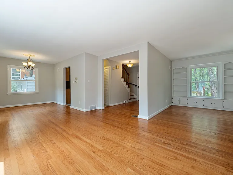 2737 Dogwood Rd — Photo 2