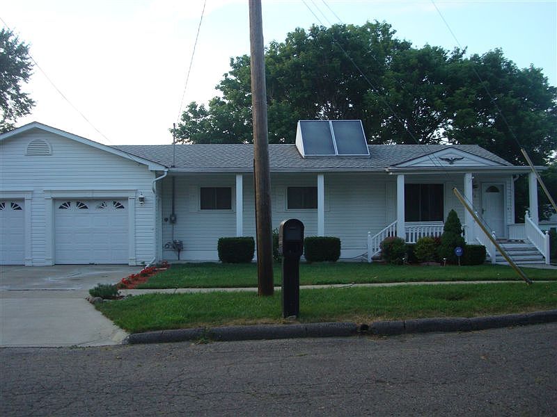 Streetview w 2 Car Garage