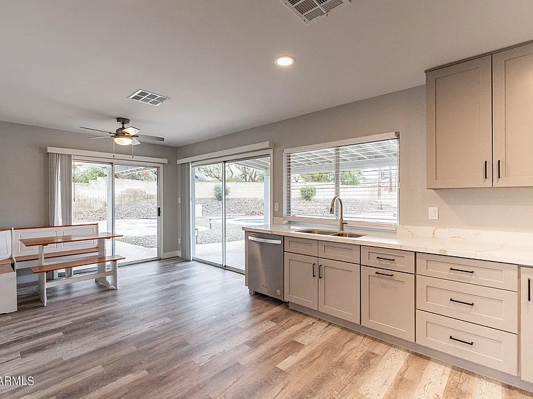 2318 E Lupine Ave — Photo 12