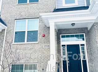 1918 Kingsley Cir, Northbrook, IL 60062