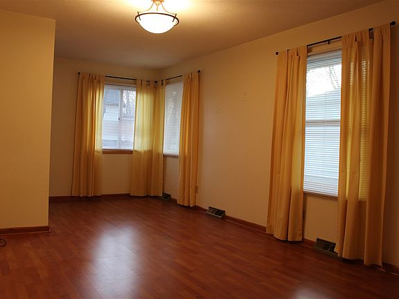 4th image of 206 W 4th St