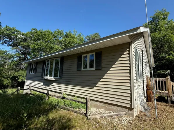 W11216 Deer Lake Rd, Crivitz, WI 54114