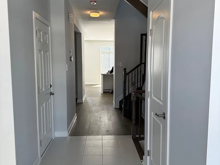 657 Bronze Copper Cres — Photo 3