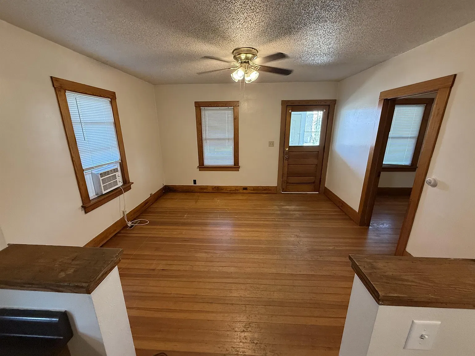 3 bed, 1056 sqft, $1,875 — Photo 2