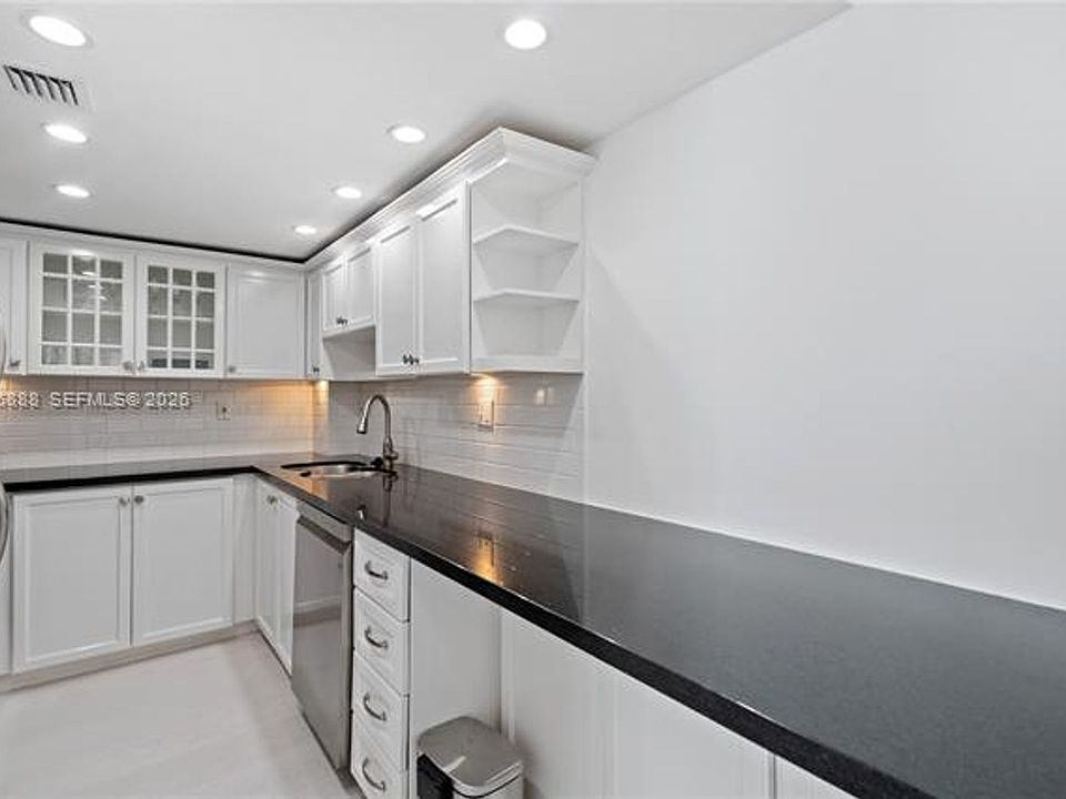 1st image of 1621 Collins Ave #Cu-908