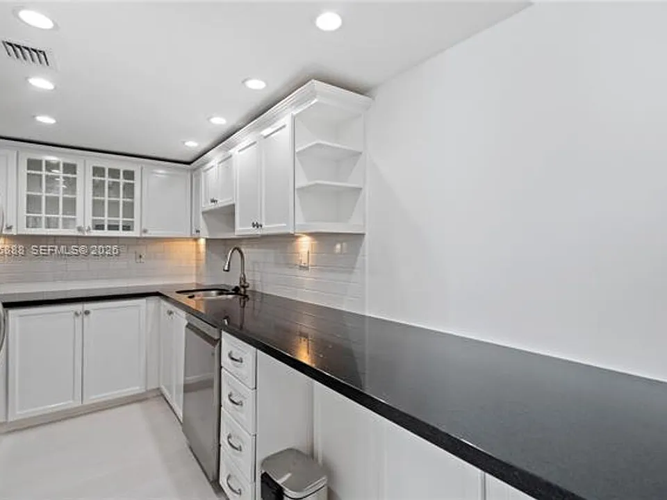 1621 Collins Avenue Cu #908