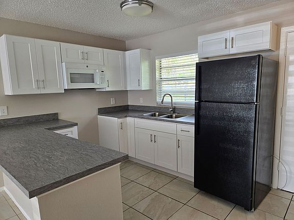 5th image of 385 Lime St APT 2