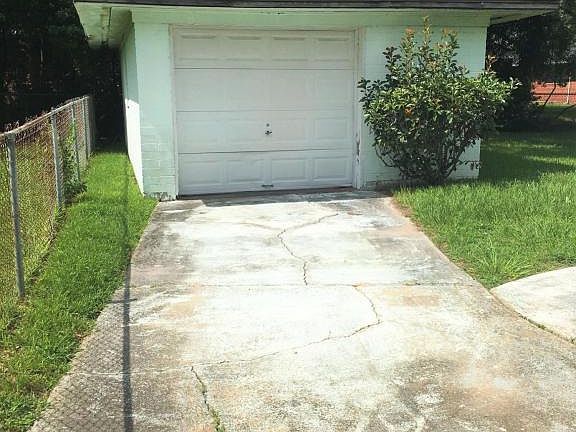 3rd image of 1211 W 10th St