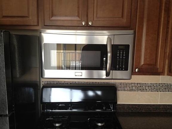3rd image of 2631 44th St APT 1