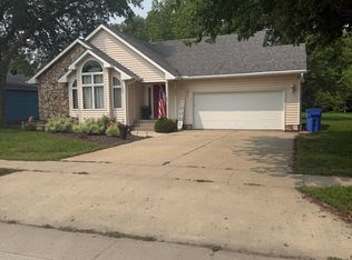 202 Anderson St, Vermillion, SD 57069