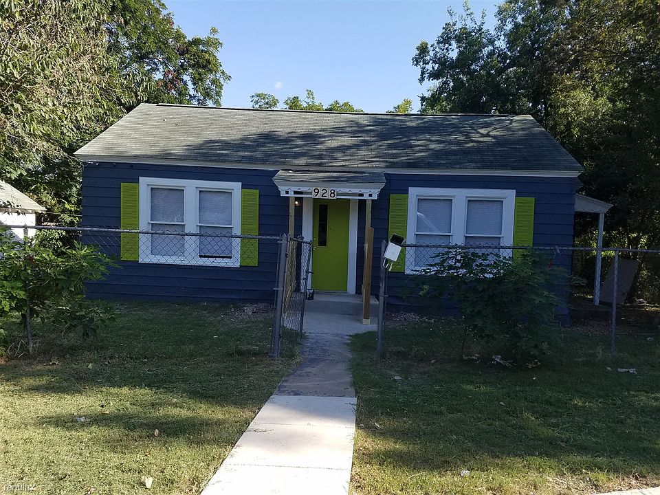 1st image of 928 Aransas Ave