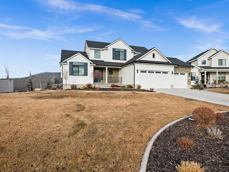Home is fully landscaped. This is a winter Picture with no snow.