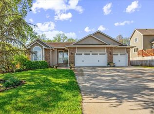 937 E Southcrest Dr, Derby, KS 67037