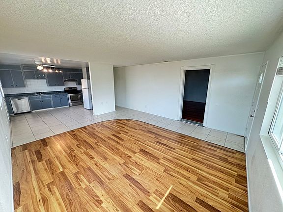 5th image of 647 Newport Ave