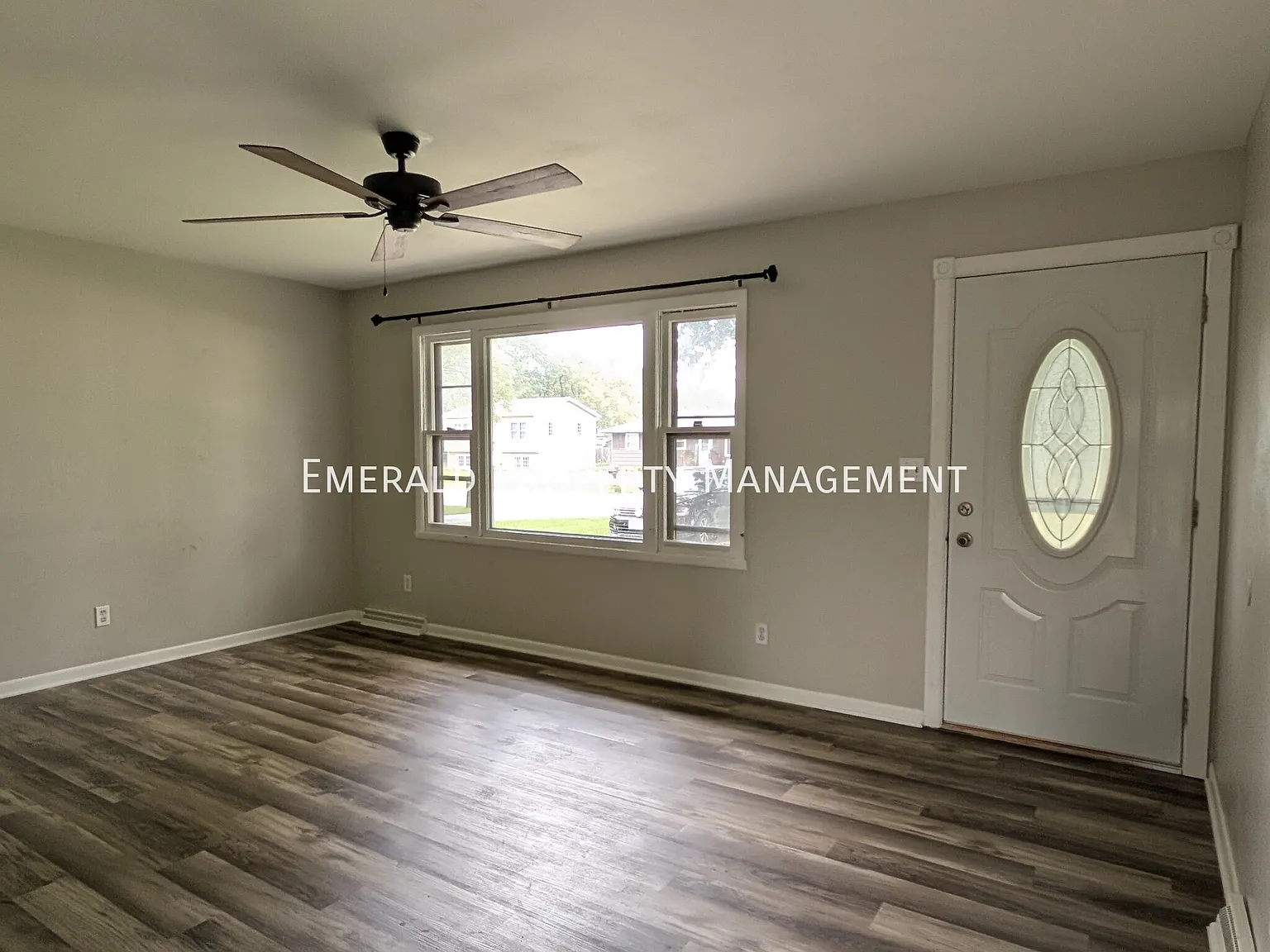 3 bed, $1,800 — Photo 2