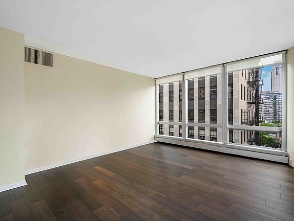 5th image of 1300 N Astor St Unit 10D