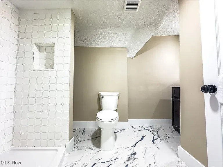 2483 E 89th St #301 — Photo 9